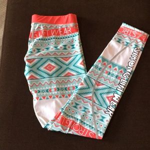 Strong lift wear aztec leggings